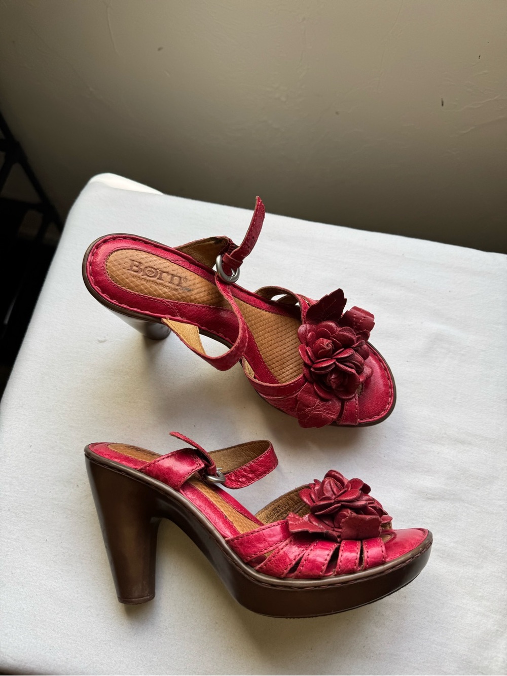 Born Red Leather flower heeled sandals, and decorative floral detail size 6